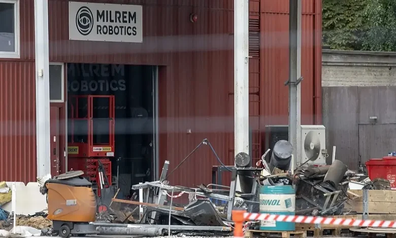 A Estônia acusa a Rússia de orquestrar um incêndio em uma fábrica militar em Tallinn, revelando uma escalada perigosa de guerra híbrida na Europa.