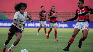 Entenda as novas diretrizes para o futebol feminino no Brasil e por que o livre mercado é o verdadeiro motor para o crescimento sustentável do esporte.