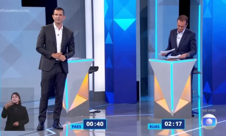 Eduardo Paes recorre a manobras de associação política para atacar adversários, evidenciando o uso da 'velha política' no cenário carioca. Entenda o caso.