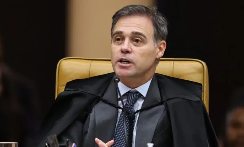 O STF decidiu manter a remoção de postagens que exaltam Nossa Senhora Aparecida como Padroeira do Brasil. Entenda o avanço do ativismo judicial sobre a fé.