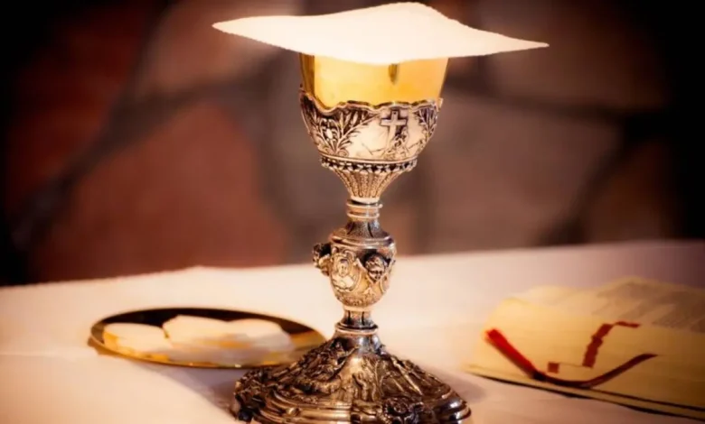 A Igreja Católica inicia batalha judicial nos EUA contra leis de suicídio assistido, defendendo a sacralidade da vida e a liberdade de consciência médica.