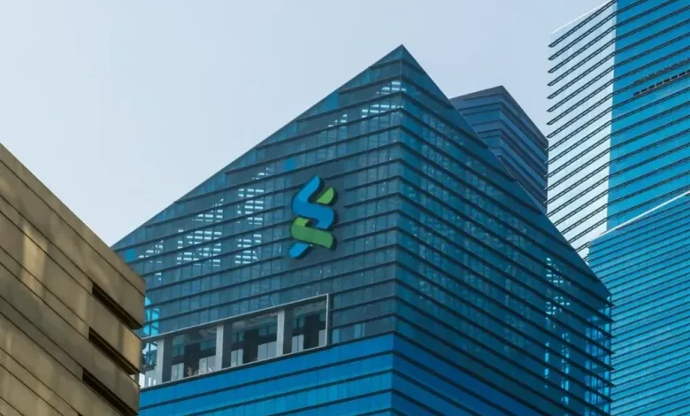 O mercado financeiro global sinaliza uma mudança de paradigma. Entenda por que as criptomoedas podem saltar 600% até 2028 e o impacto na liberdade financeira.